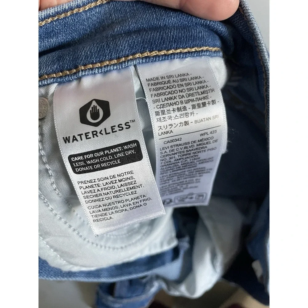 Levis please feel